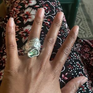 Uno de 50 “Eye of the Crocodile” Ring